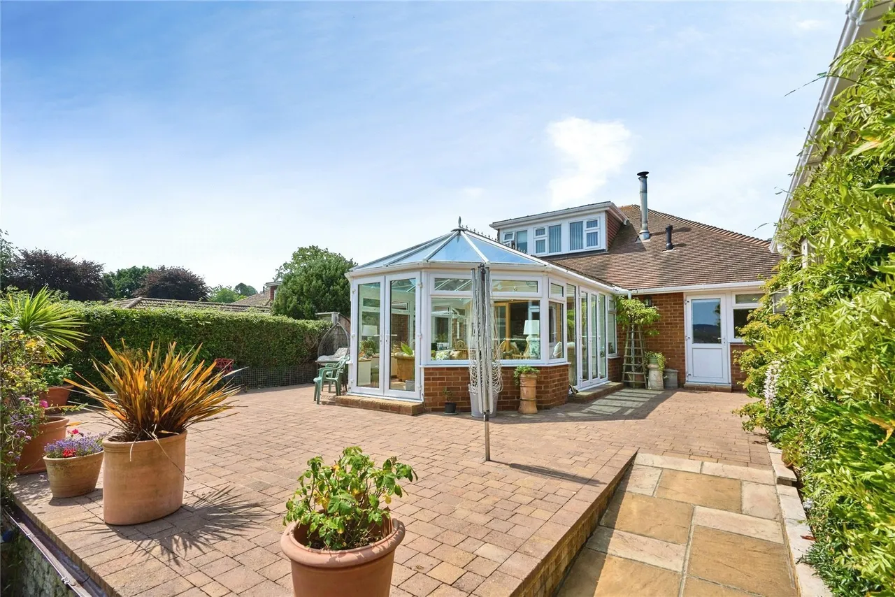 St. Johns Road, Newport, PO30, photo 4