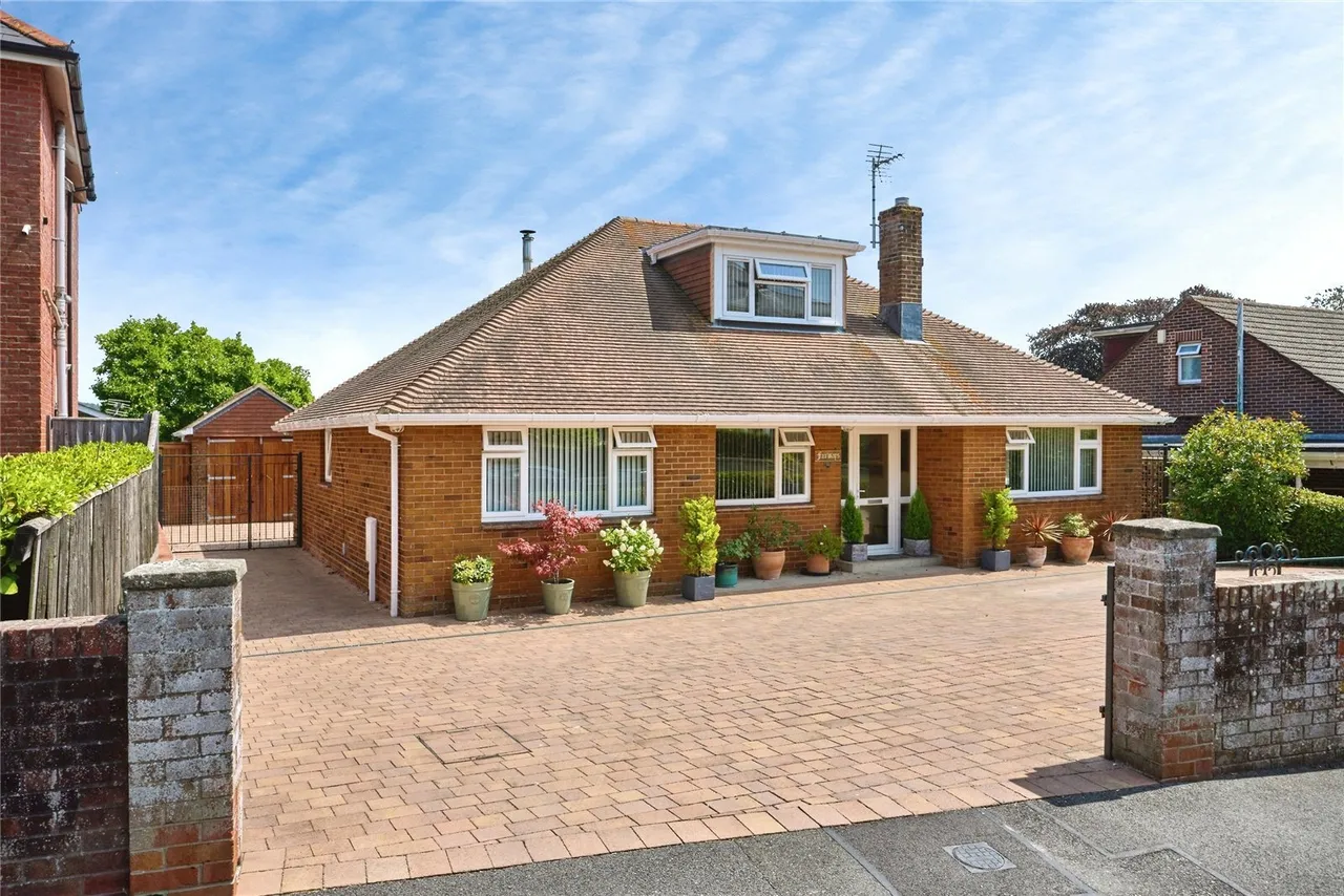 4 bed house for sale, St. Johns Road, Newport, PO30