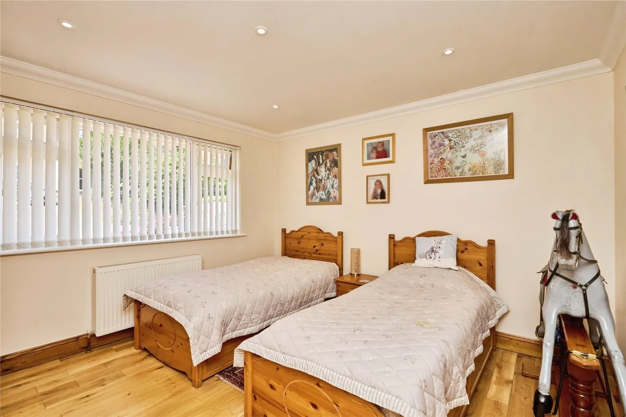 St. Johns Road, Newport, PO30, photo 18