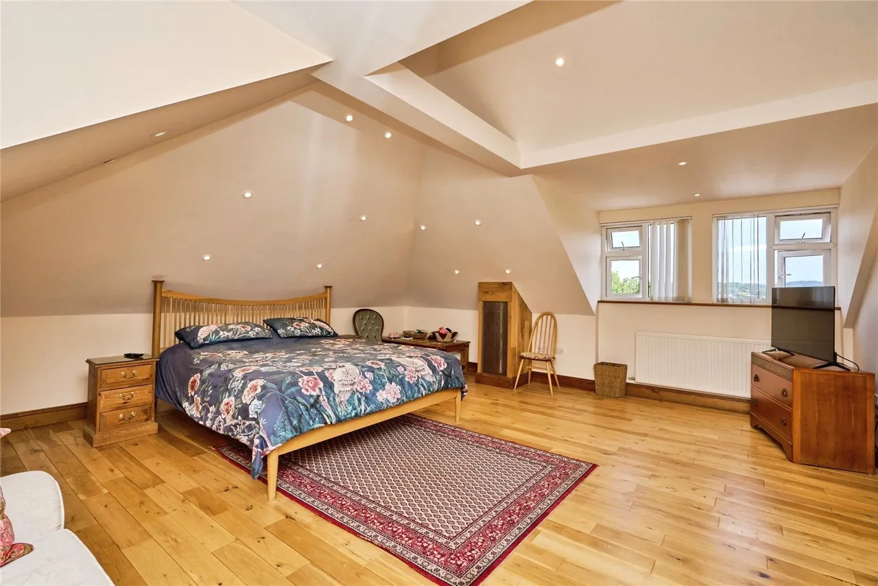 St. Johns Road, Newport, PO30, photo 15