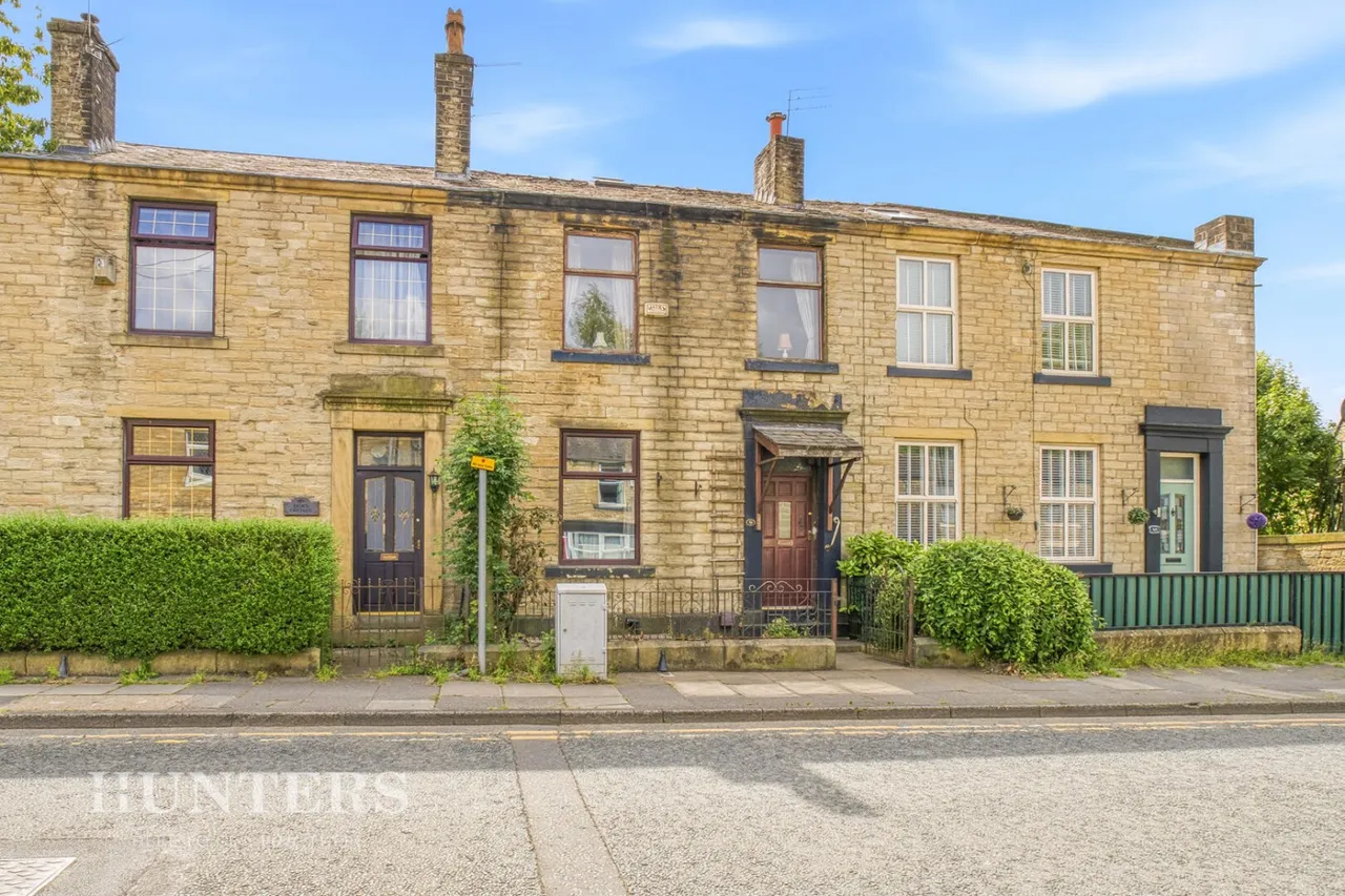 3 bed house for sale, Halifax Road, Littleborough, OL15