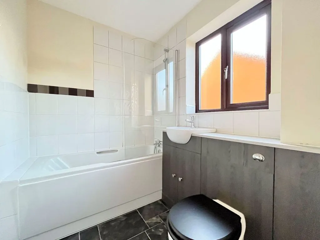 Wharf Road, Grays, RM17, photo 6