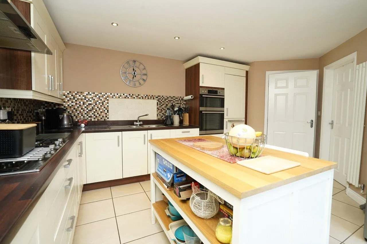 Langley Close, Bestwood Village, NG6, photo 12