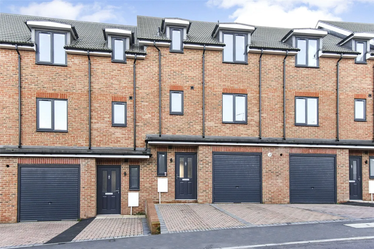 Mount Pleasant Road, Aldershot, Hampshire, GU12 4NL, photo 17