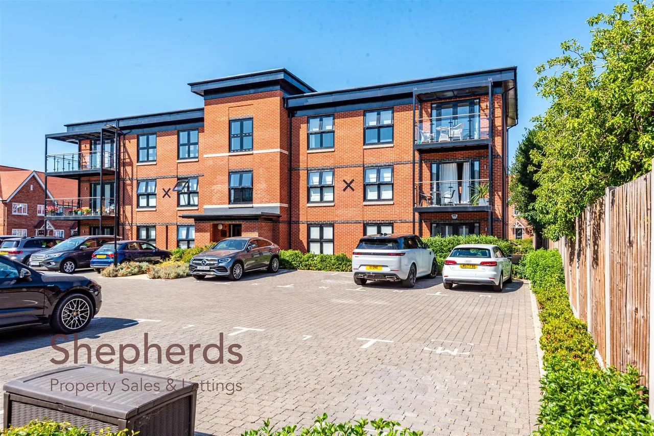 2 bed flat for sale, Badgers Walk, Broxbourne, EN10
