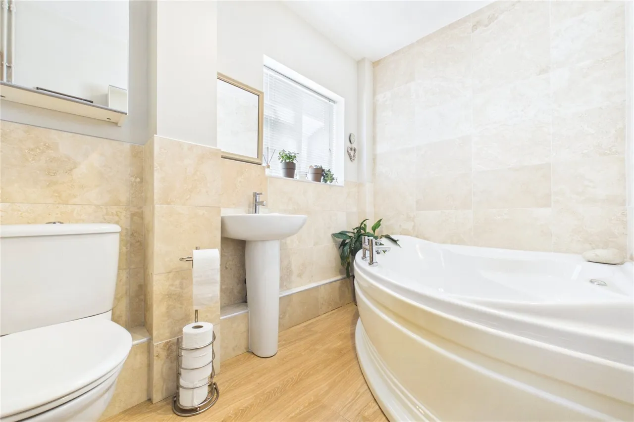 Beech Road, Purley on Thames, RG8, photo 5