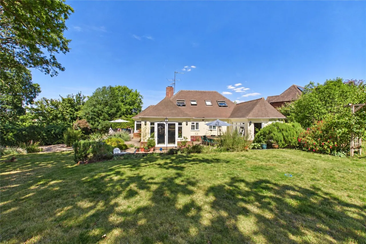 Beech Road, Purley on Thames, RG8, photo 15
