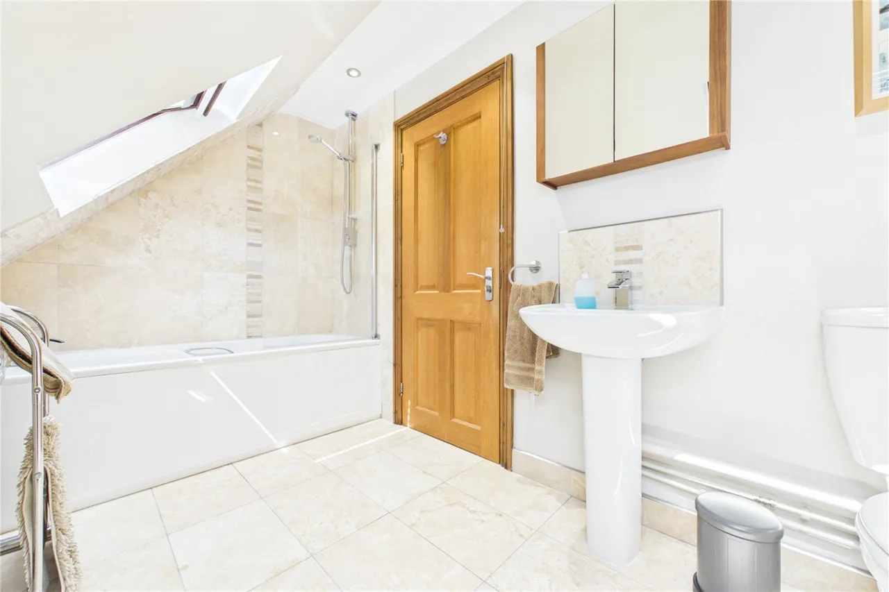 Beech Road, Purley on Thames, RG8, photo 21