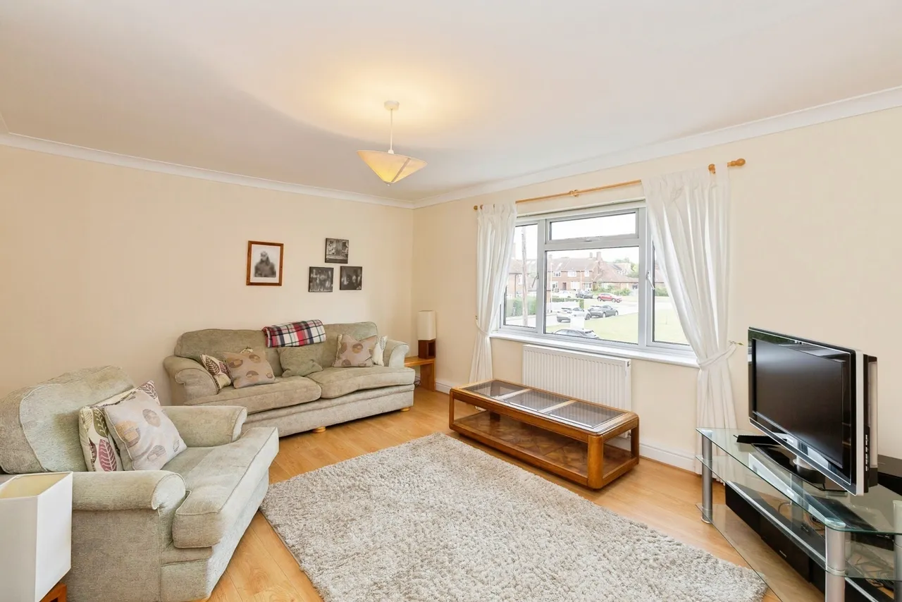 1 bed flat for sale — Manford Cross, Chigwell, IG7