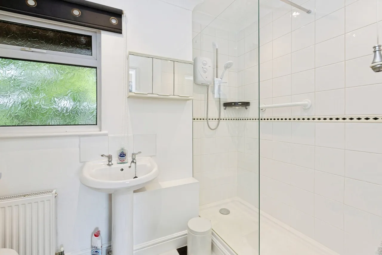 Manford Cross, Chigwell, IG7, photo 13