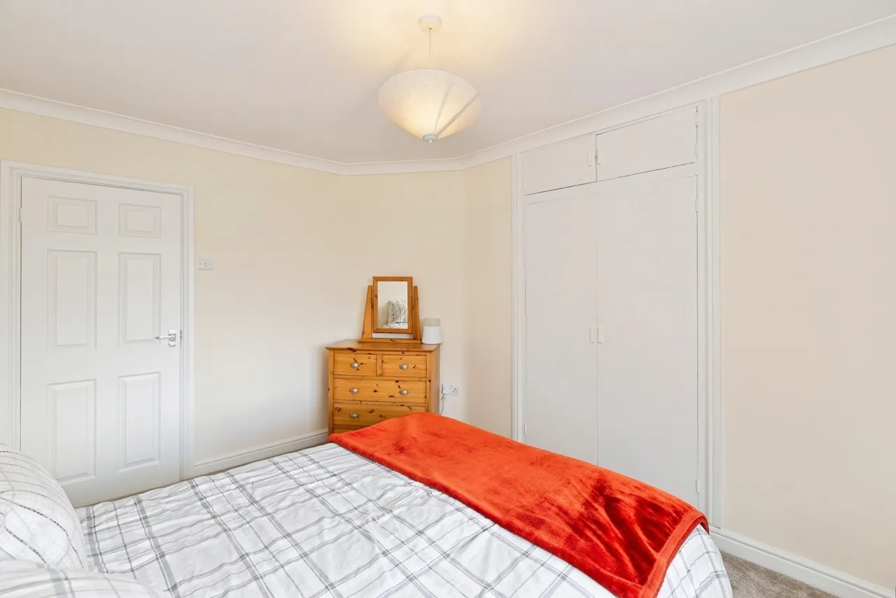 Manford Cross, Chigwell, IG7, photo 12