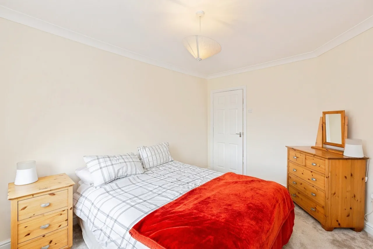Manford Cross, Chigwell, IG7, photo 11