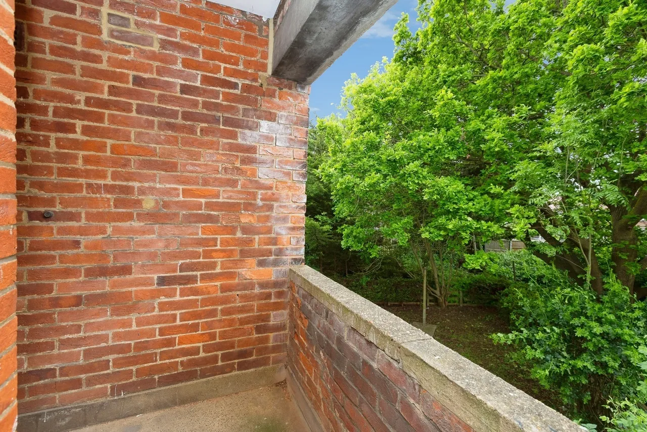 Manford Cross, Chigwell, IG7, photo 16