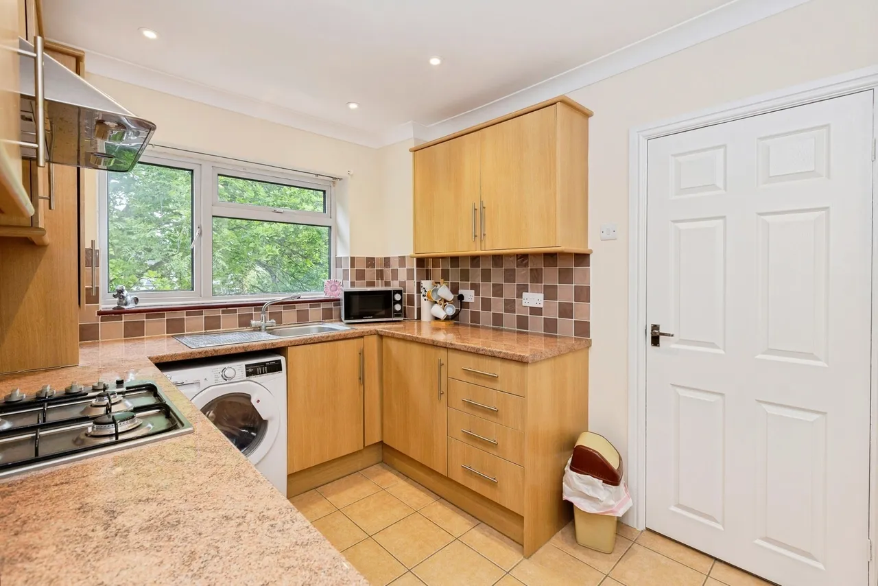 Manford Cross, Chigwell, IG7, photo 9