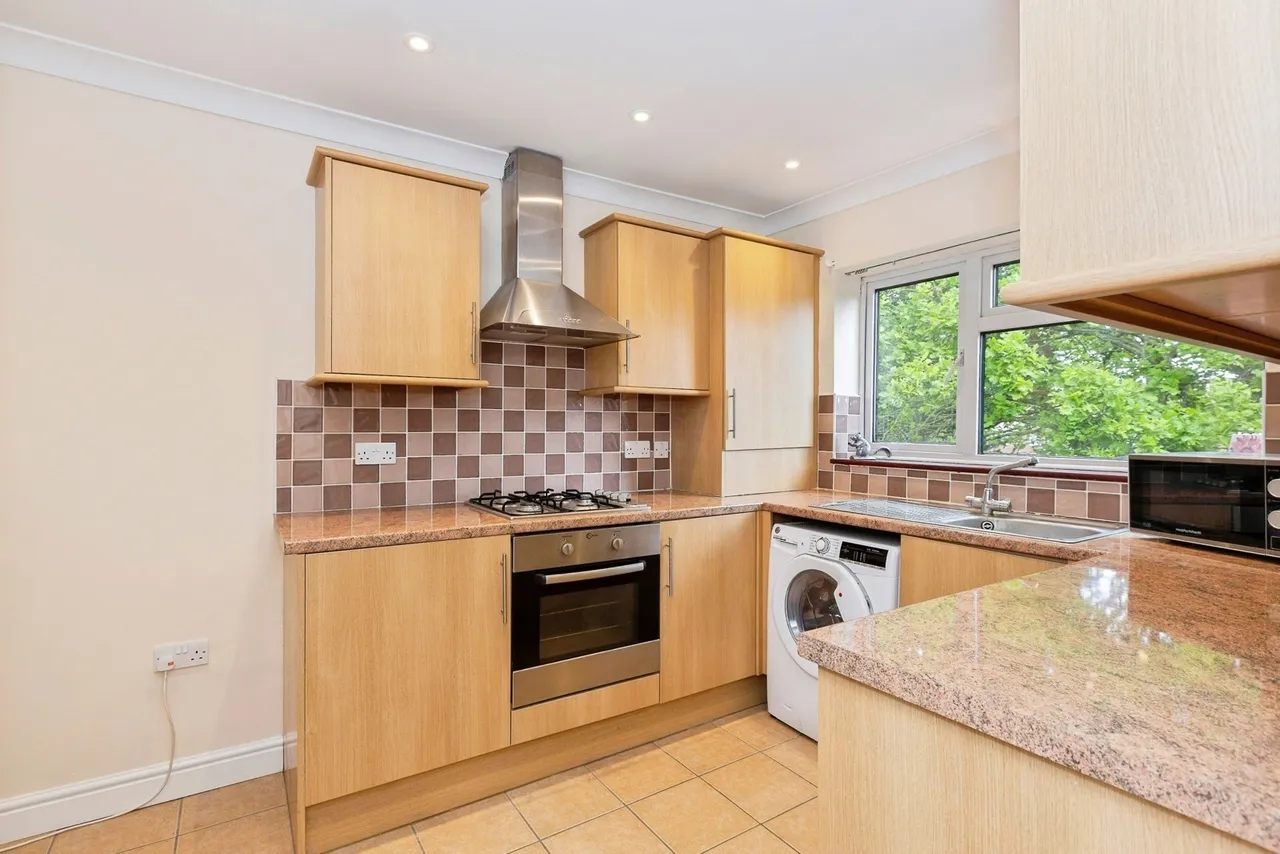 Manford Cross, Chigwell, IG7, photo 7