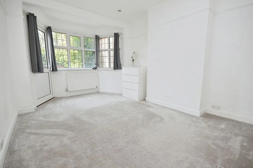 Cypress Avenue, Whitton, TW2, photo 2