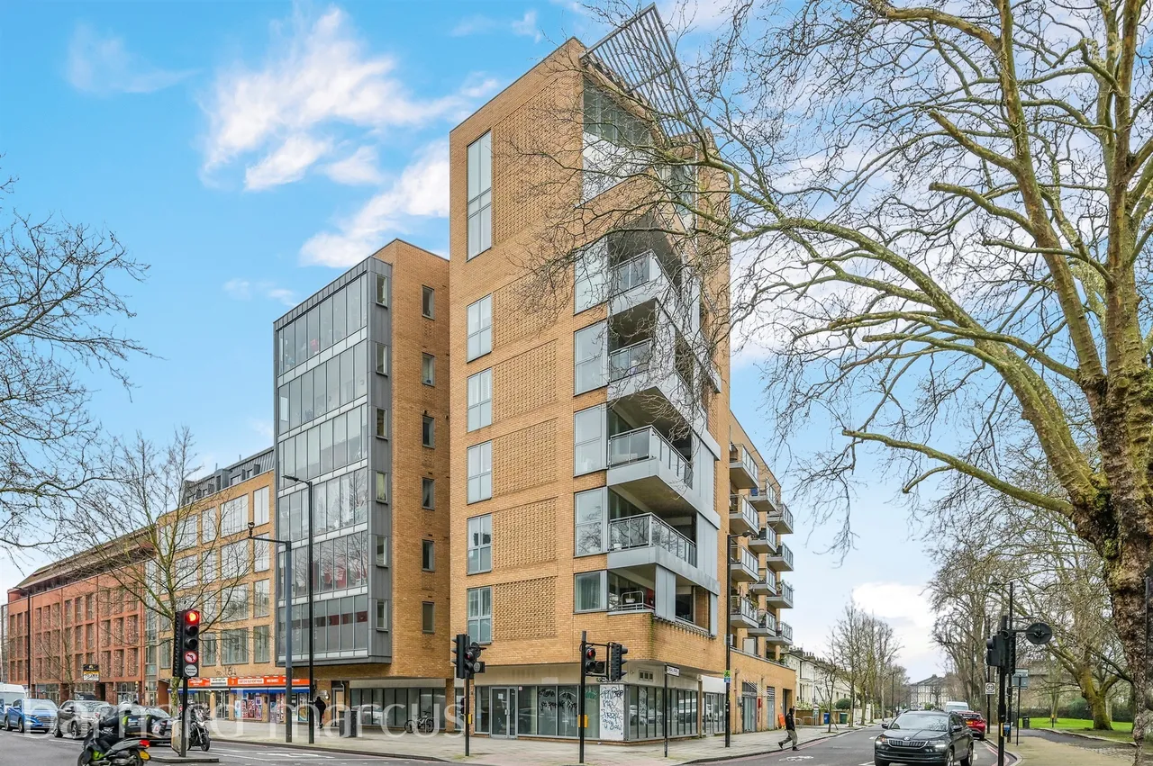 Glengall Road, London, SE15, photo 2