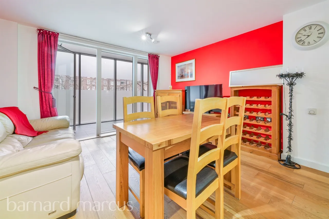 2 bed flat for sale, Glengall Road, London, SE15