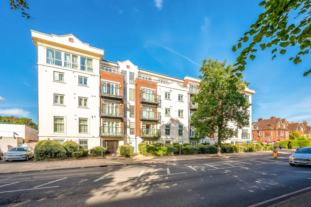 2 bed property for sale — Masons Hill - Bromley - Kent - BR2