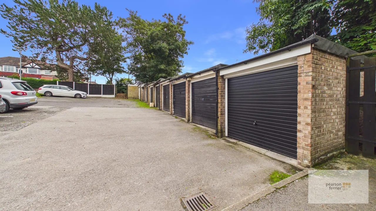 Lowther Road, Prestwich, M25, photo 11