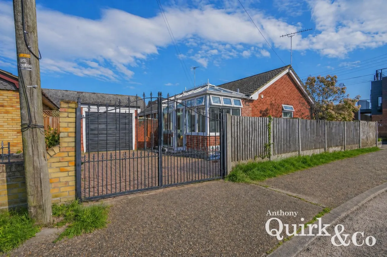 1 bed house for sale, Barnards Avenue, Canvey Island, SS8