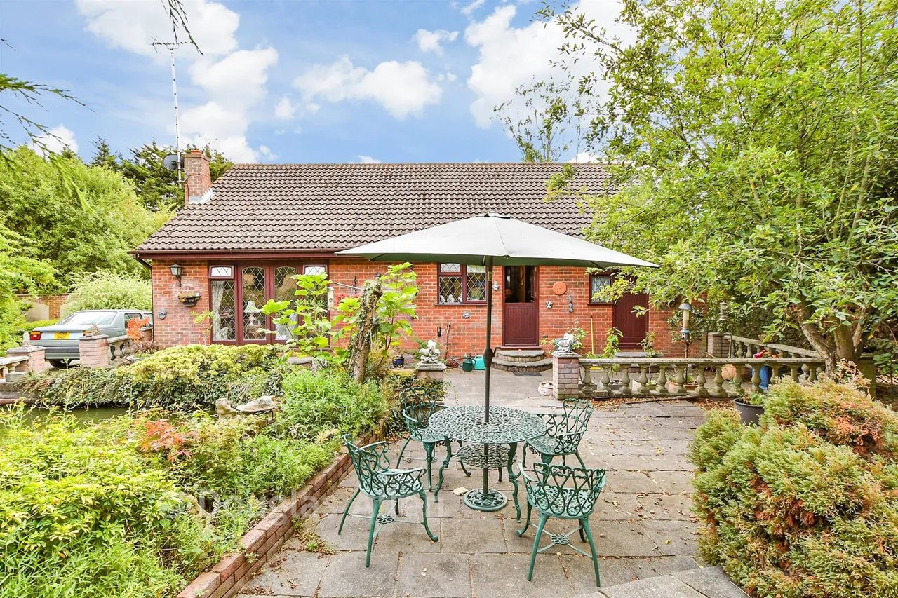 Old Hill Avenue, Langdon Hills, SS16, photo 8
