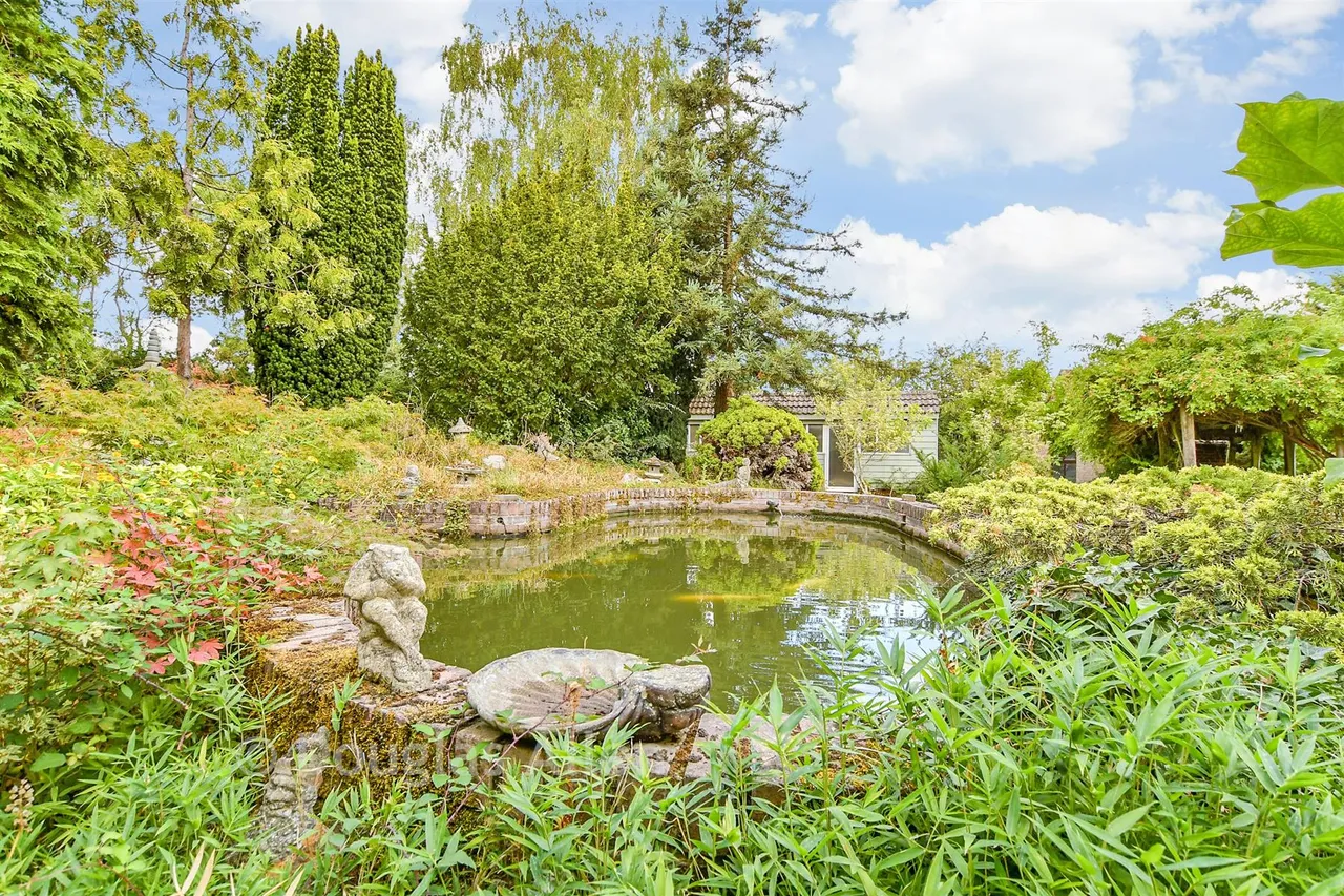 Old Hill Avenue, Langdon Hills, SS16, photo 7
