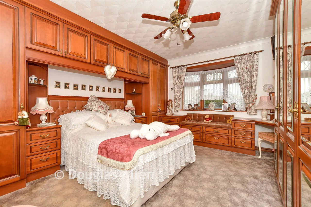 Old Hill Avenue, Langdon Hills, SS16, photo 12