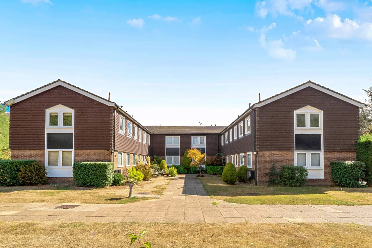Gerrards Cross Road, SL2, photo 21