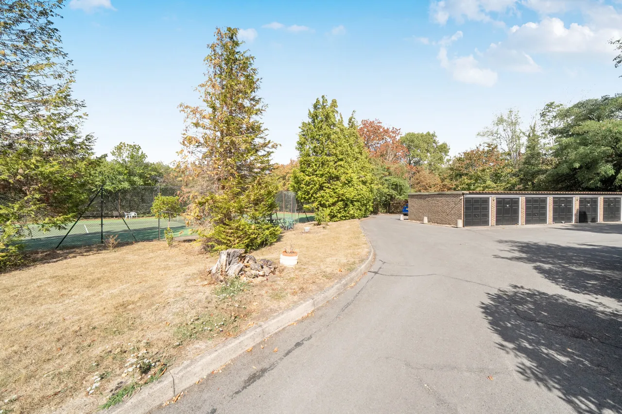 Gerrards Cross Road, SL2, photo 14