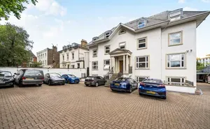 2 bed flat to rent — High Street London N8