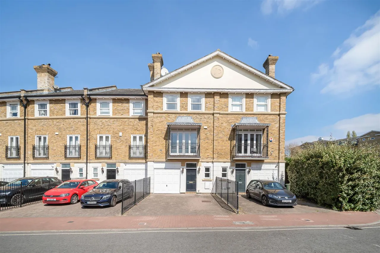 4 bed house to rent, Trinity Church Road, Barnes, SW13