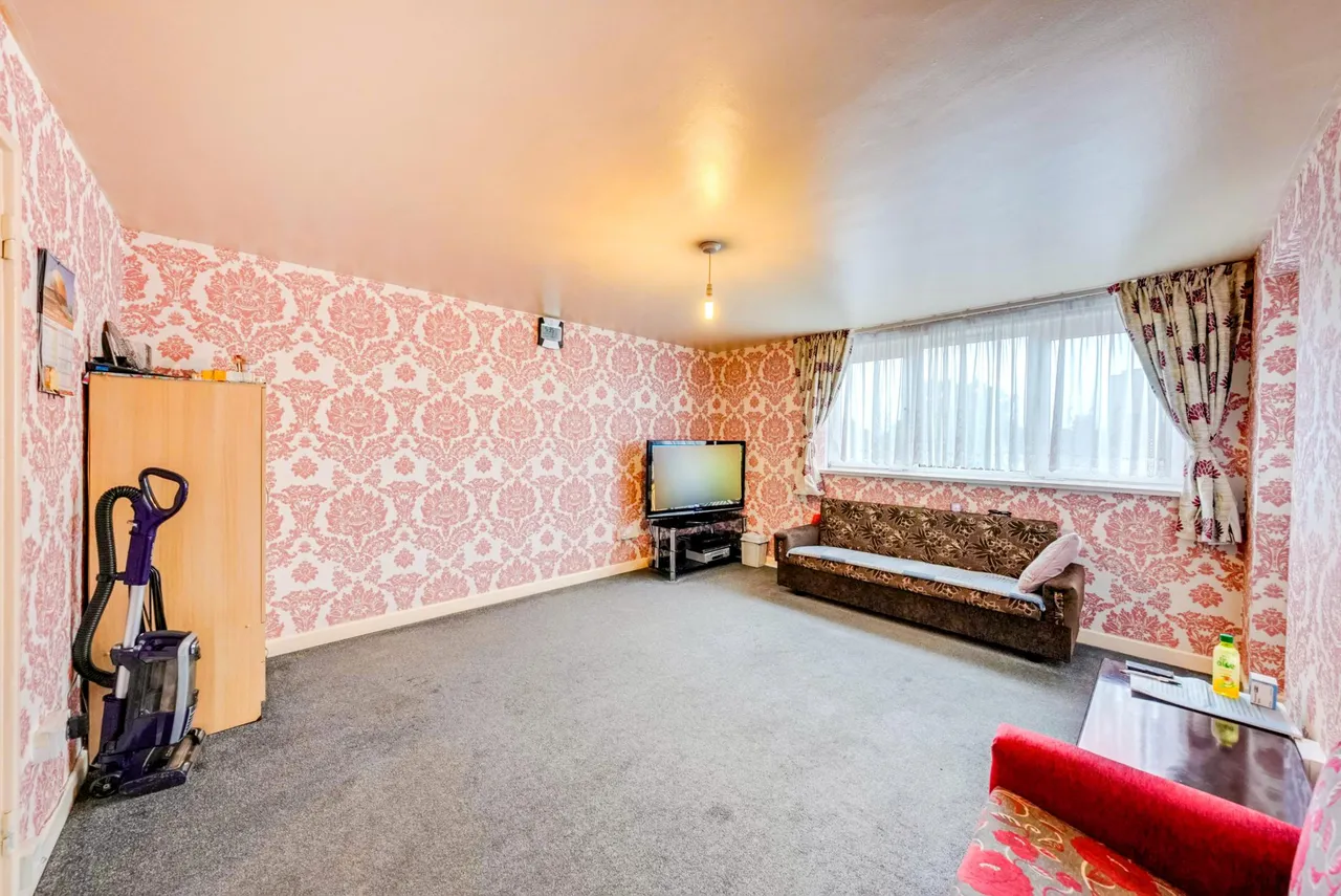 2 bed flat for sale, Florence Road, London, E6