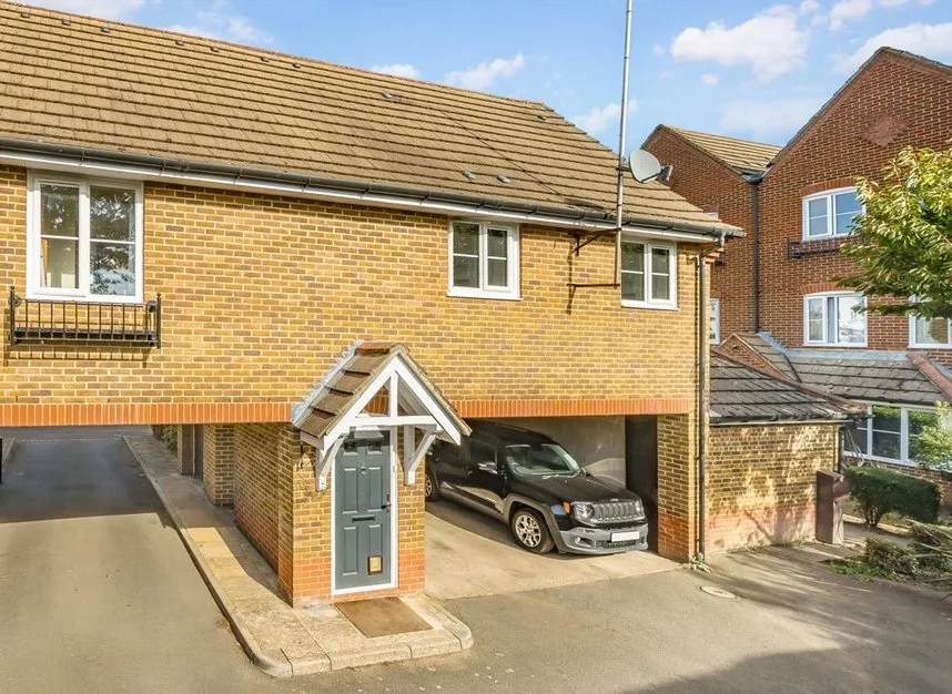 2 bed flat to rent, Langridge Mews, Hampton, TW12