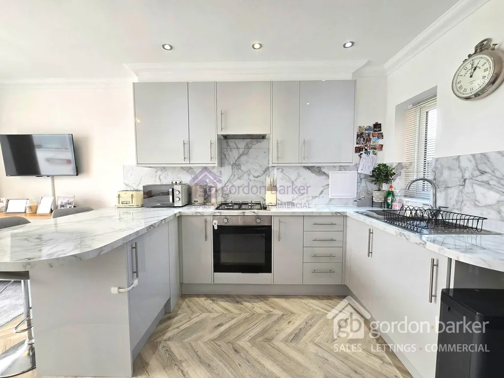 Weymans Avenue, Bournemouth, BH10 7JN, photo 2