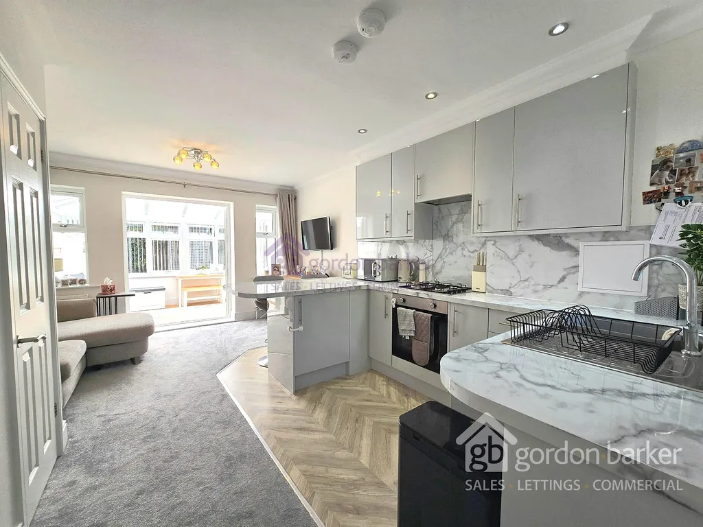 Weymans Avenue, Bournemouth, BH10 7JN, photo 3