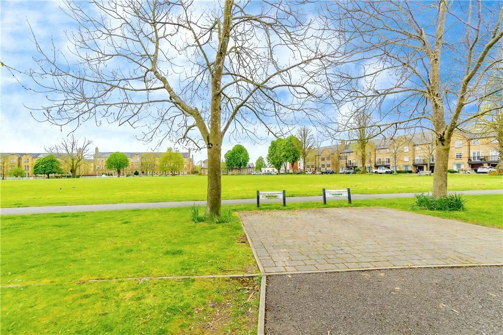 Boundary Point, Coldstream Road, Caterham, Surrey, CR3, photo 22
