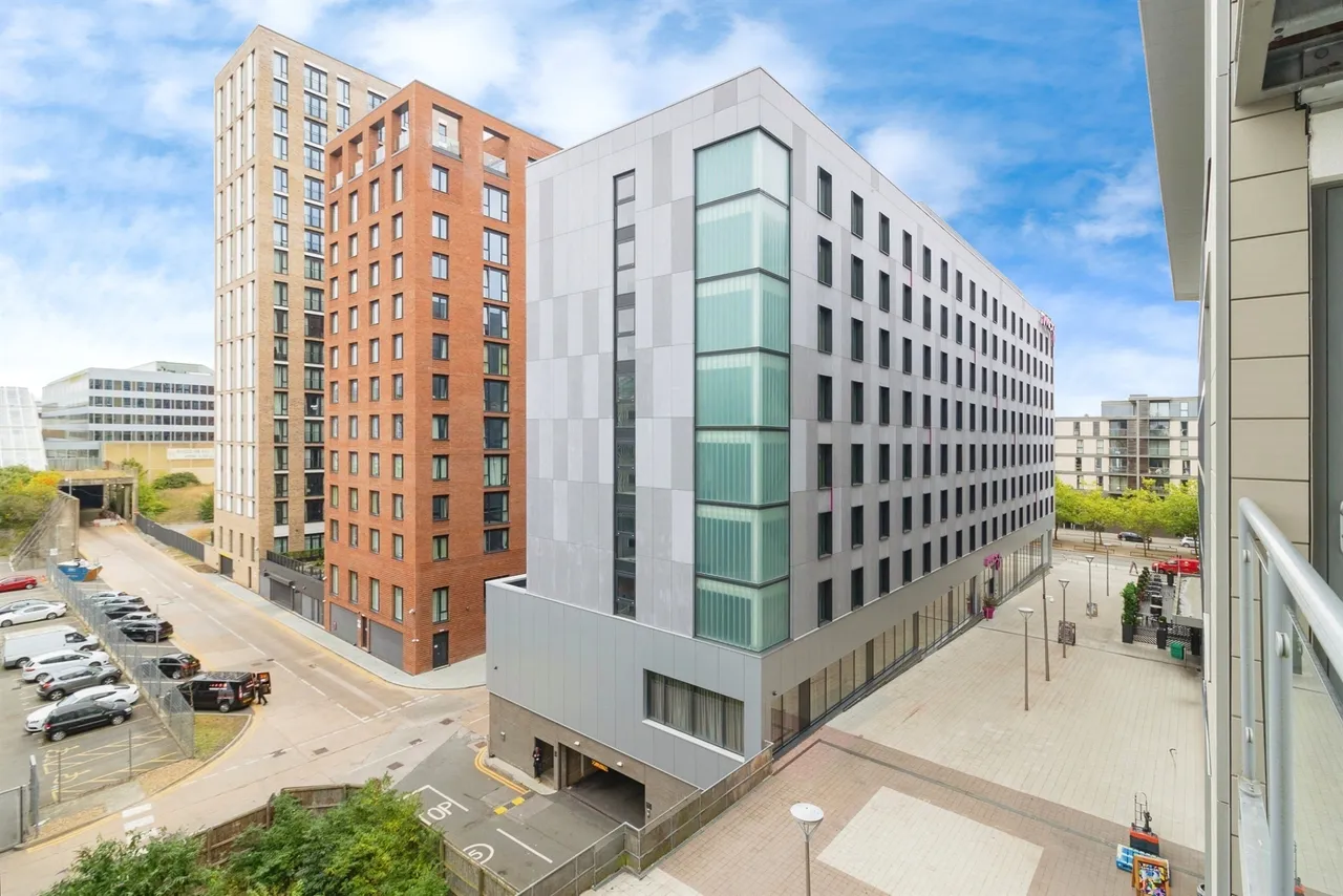 Mortimer Square, Milton Keynes, MK9, photo 12