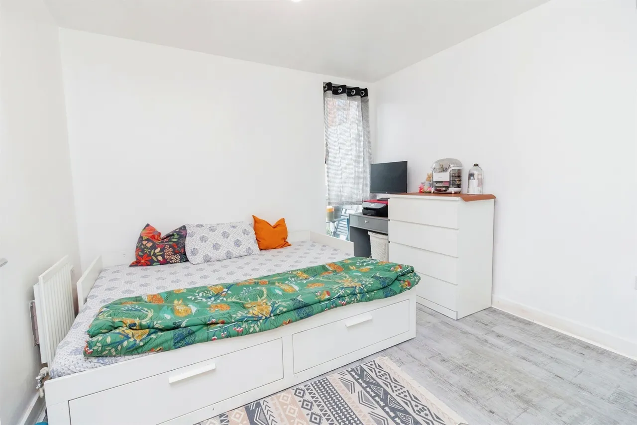 Mortimer Square, Milton Keynes, MK9, photo 11