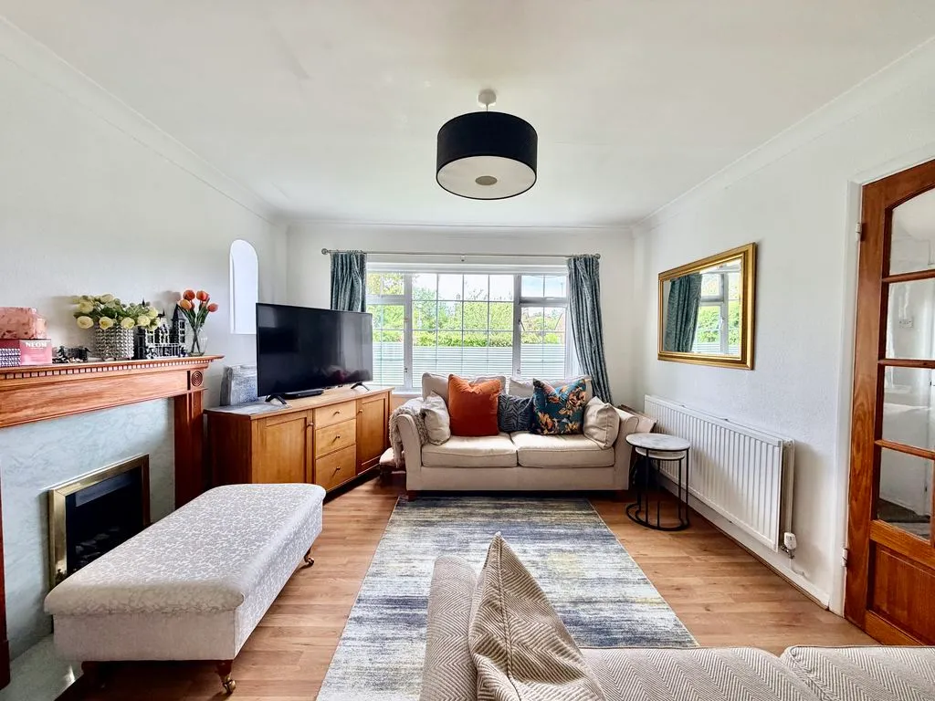 Cherry Tree Road, Beaconsfield HP9 1BD, photo 3