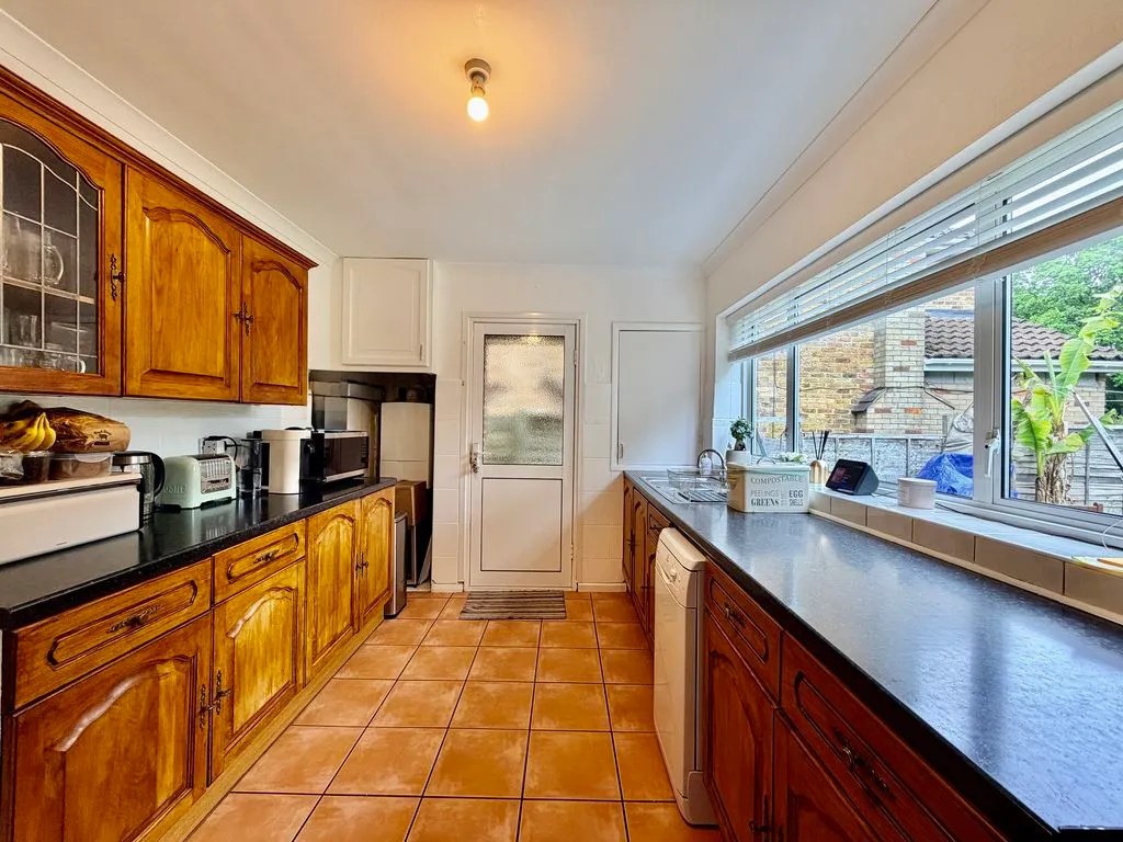 Cherry Tree Road, Beaconsfield HP9 1BD, photo 5
