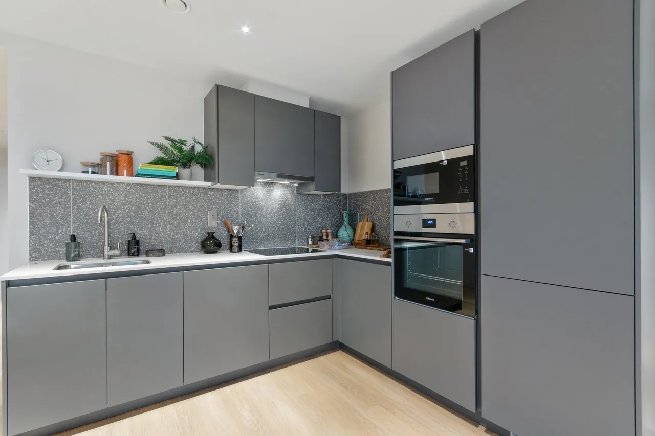 Dawlish Avenue East, London, UB6, photo 4