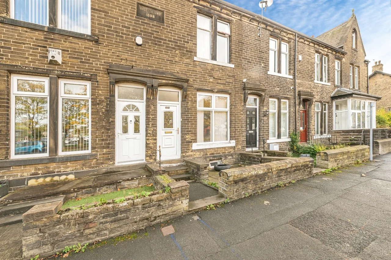 4 bed house for sale, Hollingwood Lane, Bradford, BD7