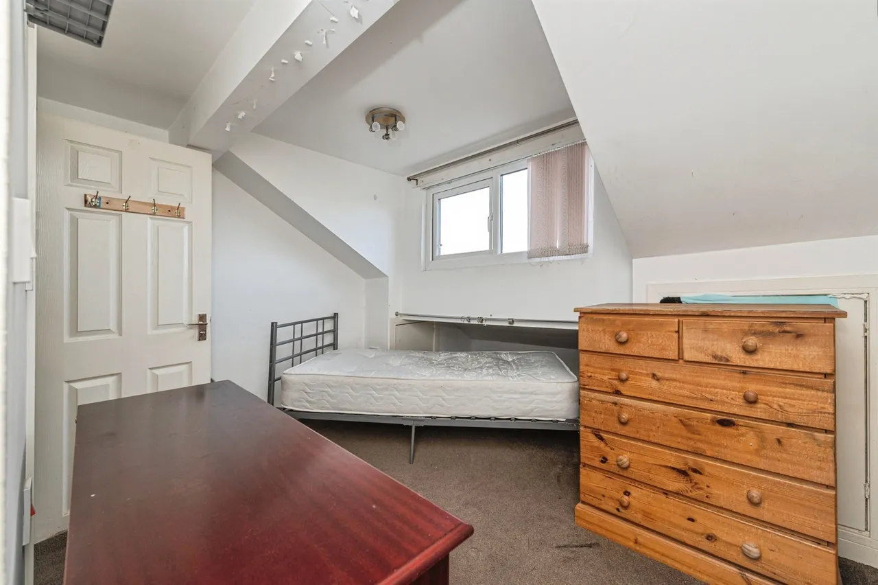 Hollingwood Lane, Bradford, BD7, photo 11