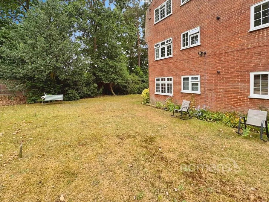 Heatherdale Road, Camberley, GU15, photo 11