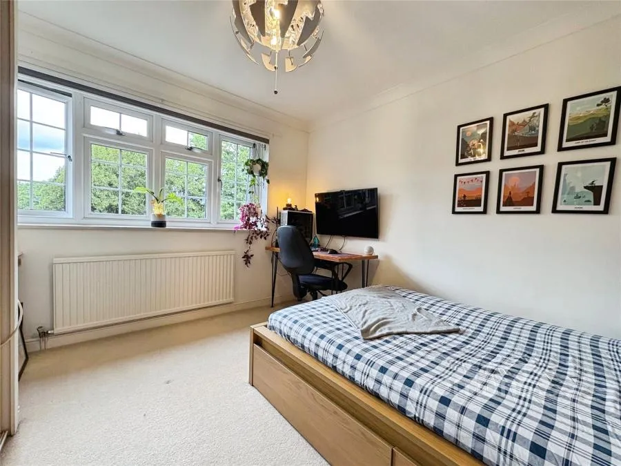 Heatherdale Road, Camberley, GU15, photo 8