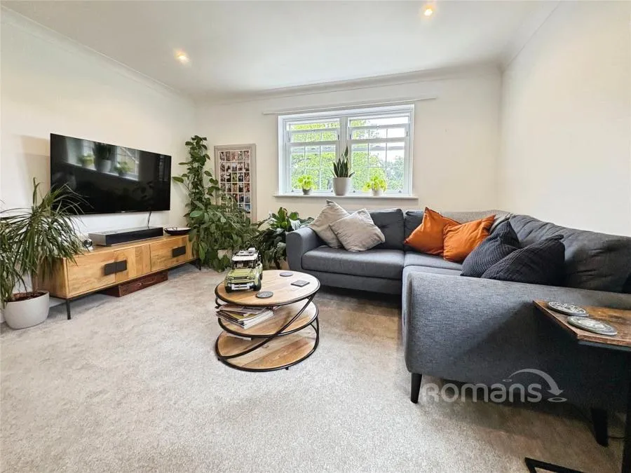 Heatherdale Road, Camberley, GU15, photo 2