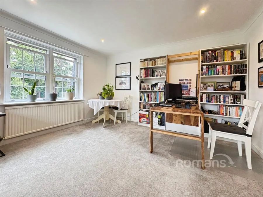 Heatherdale Road, Camberley, GU15, photo 3