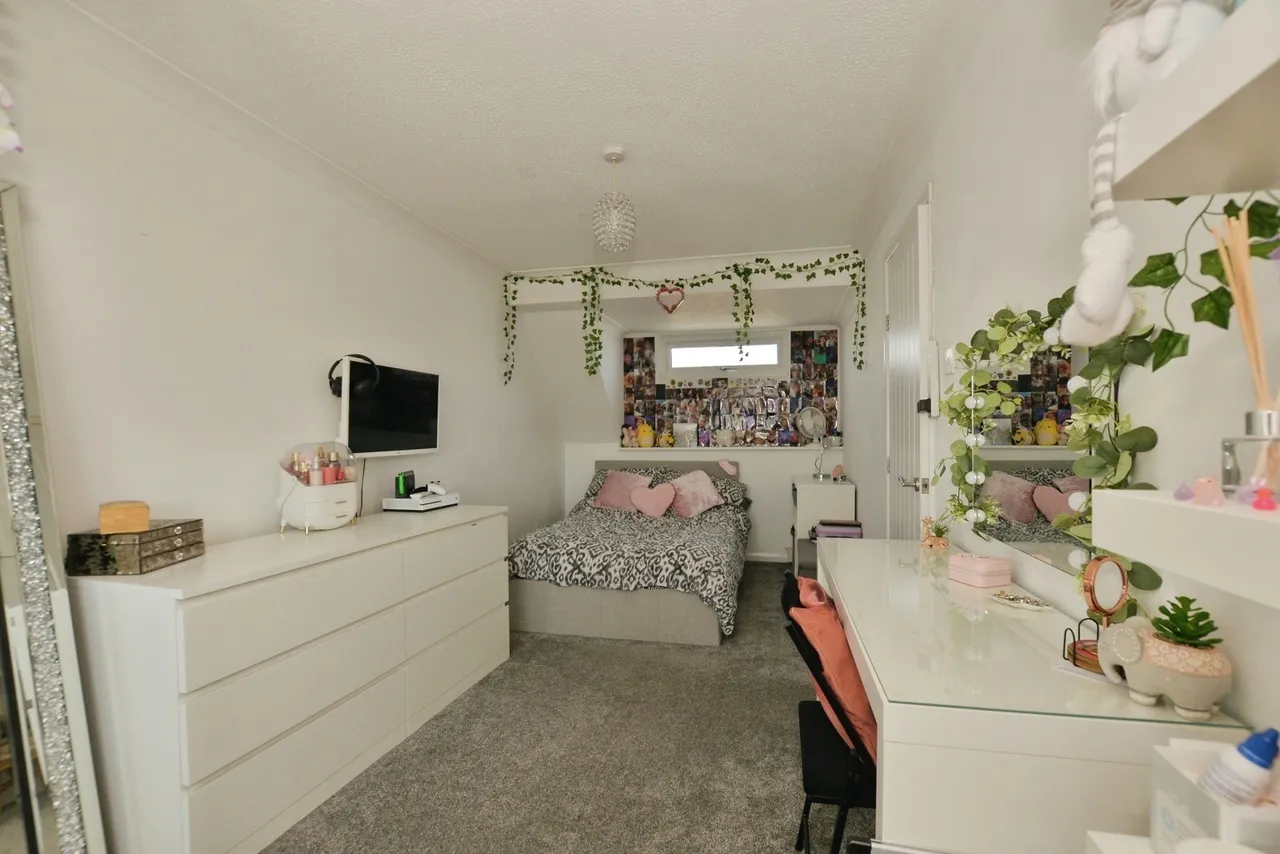 Lade Fort Crescent, Lydd on Sea, Romney Marsh, Kent, TN29, photo 8