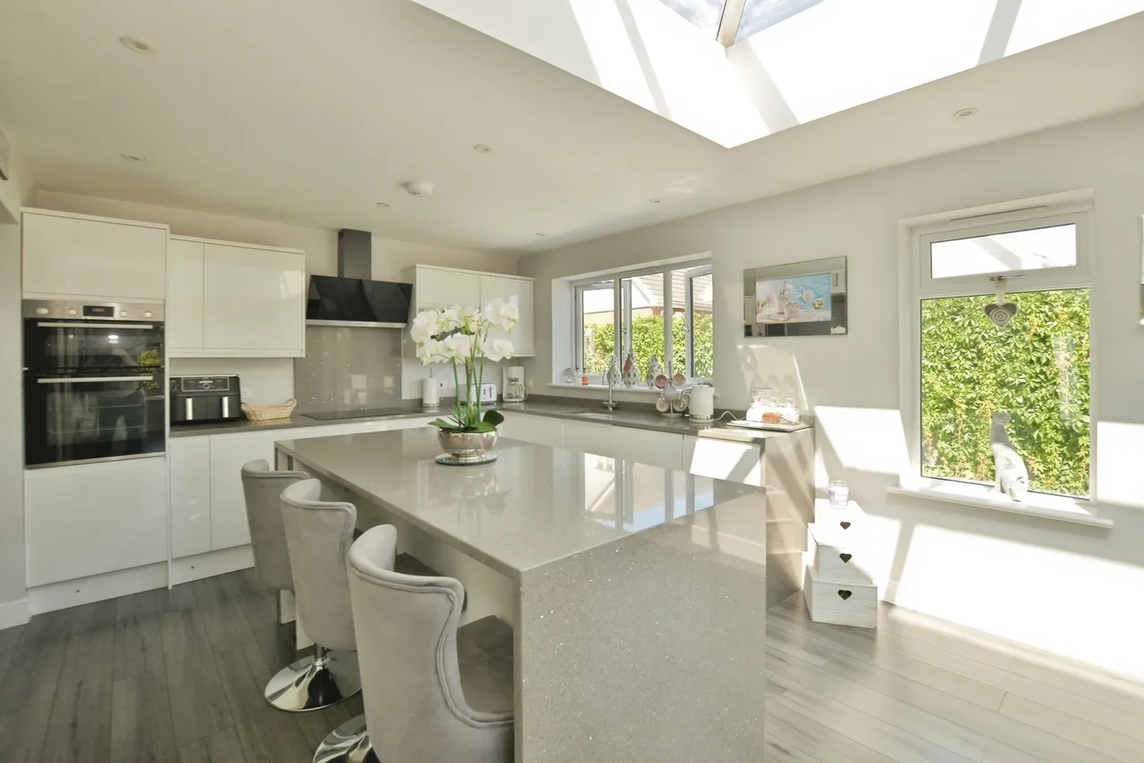 Lade Fort Crescent, Lydd on Sea, Romney Marsh, Kent, TN29, photo 4
